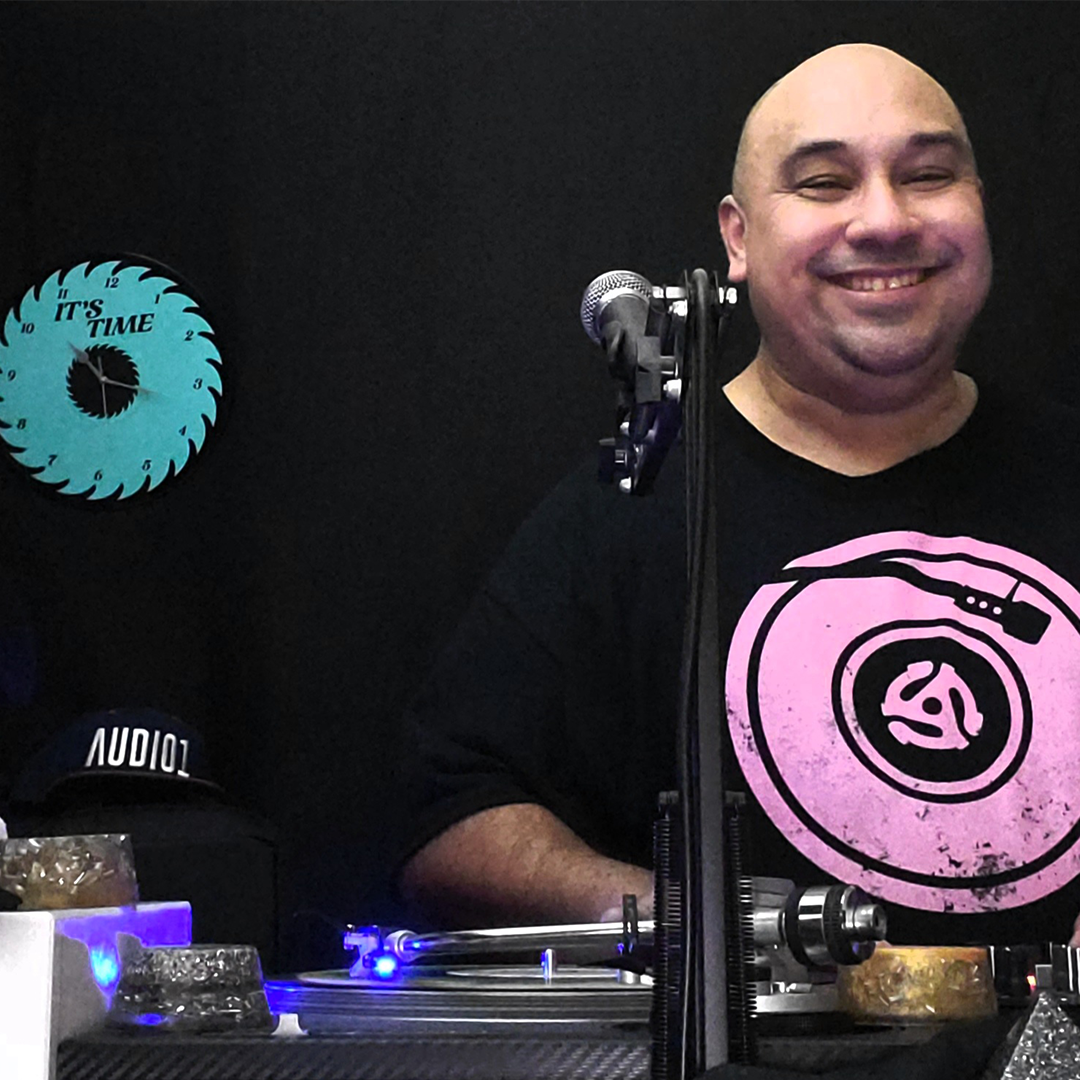 PINK TURNTABLE - Men's Classic T-Shirt - Beats 4 Hope