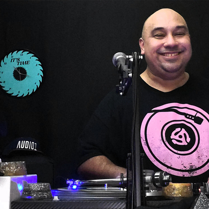 PINK TURNTABLE - Men's Classic T-Shirt - Beats 4 Hope
